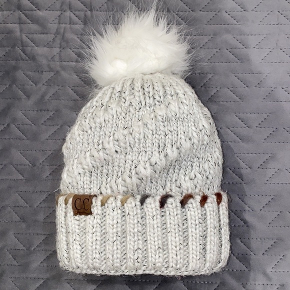 C&C BOUTIQUE Pom Beanie Fleece Lined Neutral Colors Diagonal, Chunky Knit - Picture 2 of 8